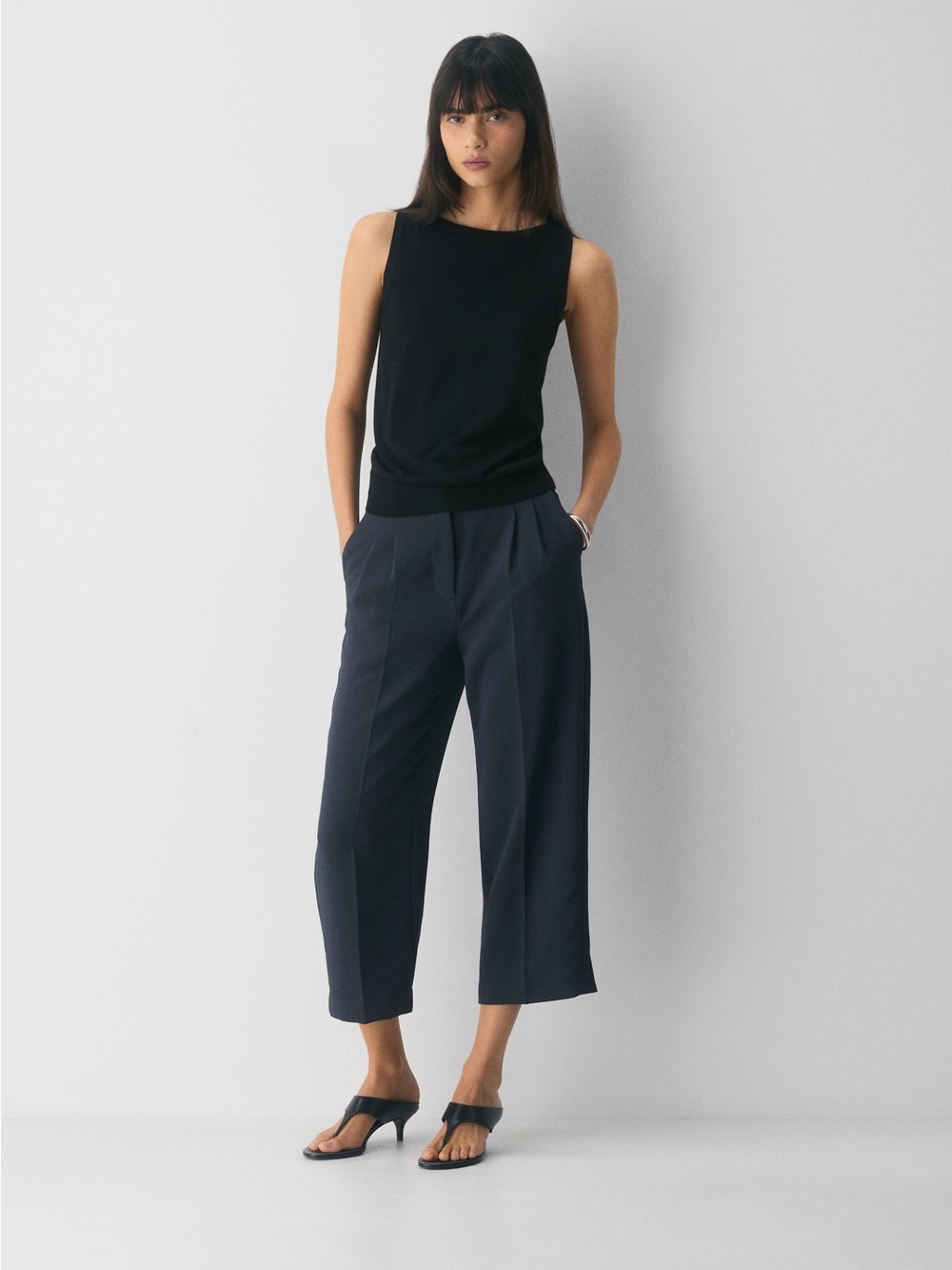 Wilfred| Aritzia| Navy Blue Cropped Pleated Front Trousers Sz 4